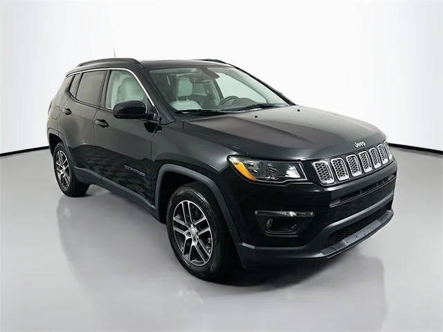 2019 Jeep Compass Latitude w/Sun/Wheel Pkg FWD photo