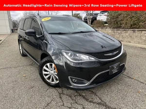 2019 Chrysler Pacifica Minivan Touring L FWD photo