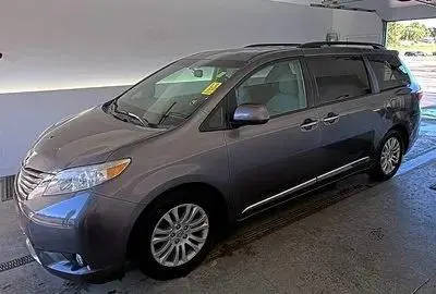 2015 Toyota Sienna XLE FWD photo