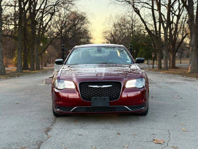 2018 Chrysler 300 Touring RWD photo