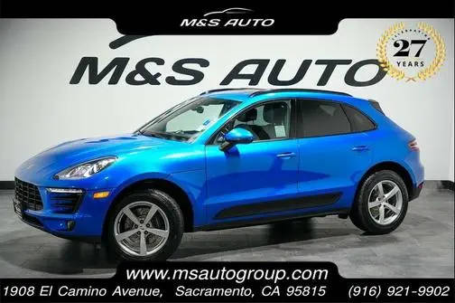 2018 Porsche Macan  AWD photo