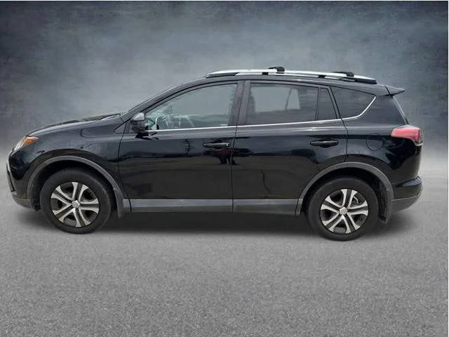 2018 Toyota RAV4 LE AWD photo