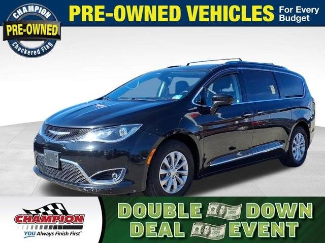 2018 Chrysler Pacifica Minivan Touring L FWD photo