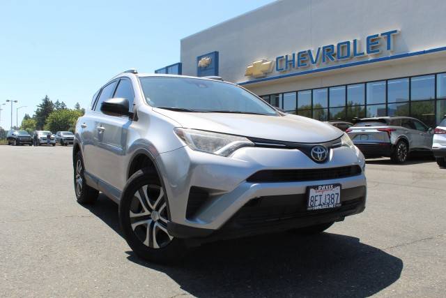 2018 Toyota RAV4 LE FWD photo