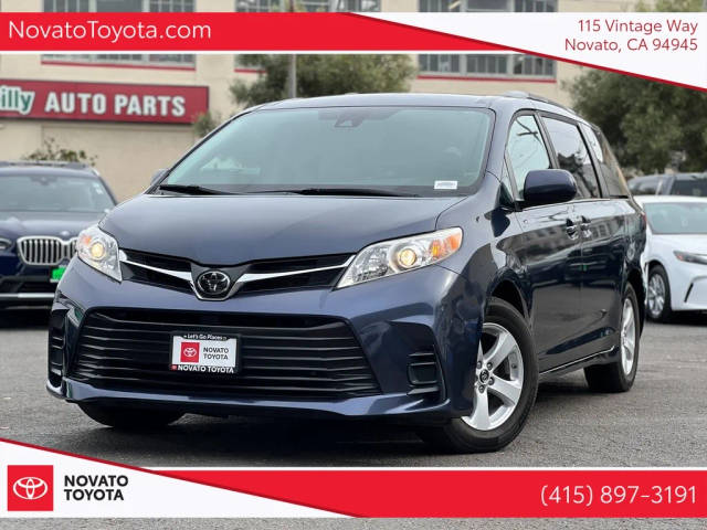 2019 Toyota Sienna LE FWD photo