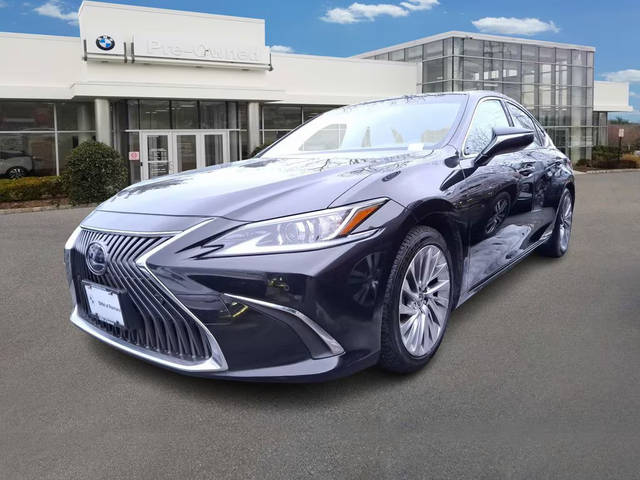 2019 Lexus ES ES 300h Luxury FWD photo