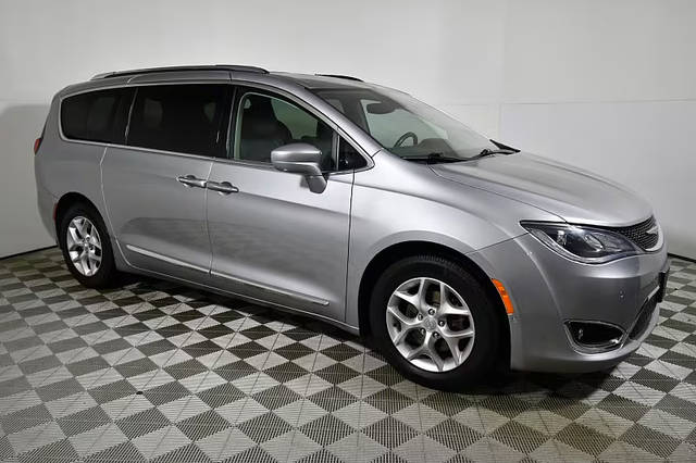 2019 Chrysler Pacifica Minivan Touring L Plus FWD photo