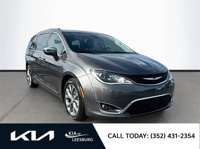 2019 Chrysler Pacifica Minivan Limited FWD photo