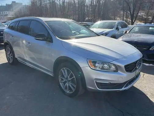 2018 Volvo V60 Cross Country  AWD photo