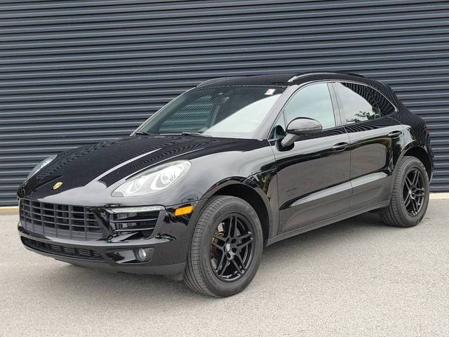 2018 Porsche Macan  AWD photo