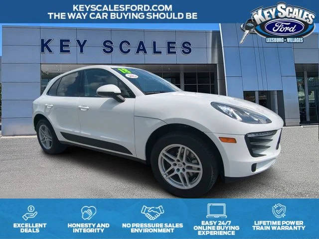 2018 Porsche Macan  AWD photo
