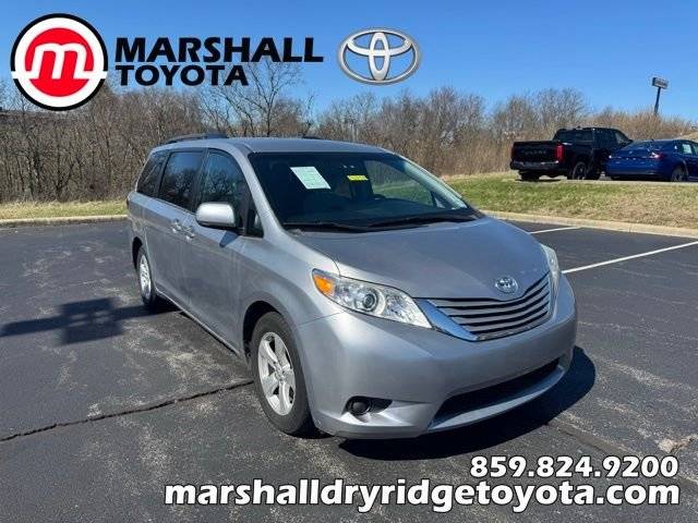 2017 Toyota Sienna LE FWD photo