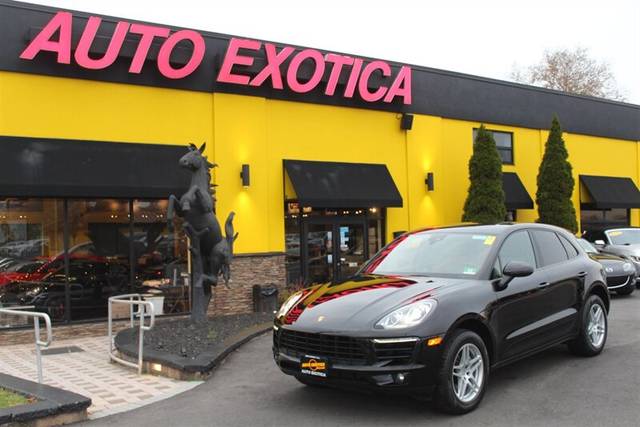 2018 Porsche Macan  AWD photo