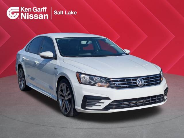 2018 Volkswagen Passat R-Line FWD photo