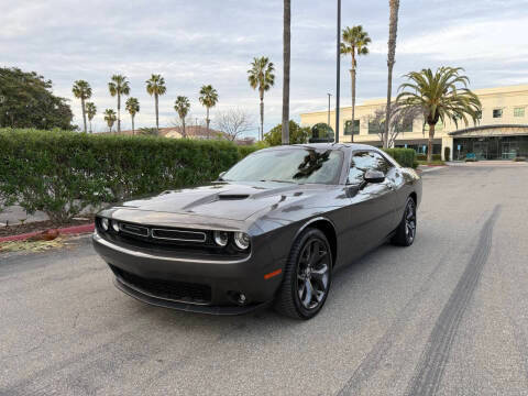 2019 Dodge Challenger SXT RWD photo