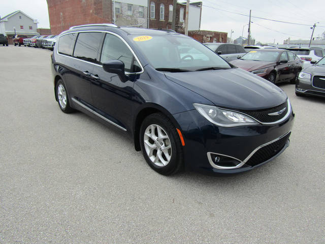 2019 Chrysler Pacifica Minivan Touring L Plus FWD photo