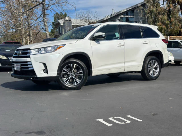 2018 Toyota Highlander LE Plus FWD photo
