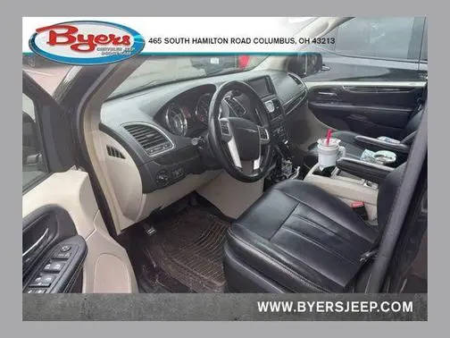 2015 Chrysler Town and Country Touring FWD photo