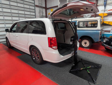 2017 Dodge Grand Caravan SXT FWD photo