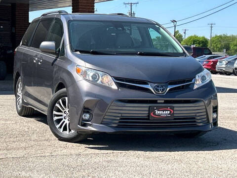 2019 Toyota Sienna XLE FWD photo