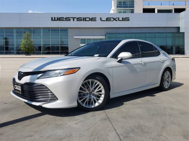 2018 Toyota Camry XLE FWD photo