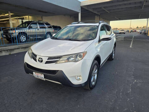 2015 Toyota RAV4 XLE FWD photo