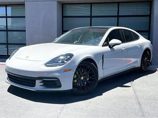 2018 Porsche Panamera RWD photo