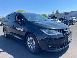2018 Chrysler Pacifica Minivan Hybrid Limited FWD photo