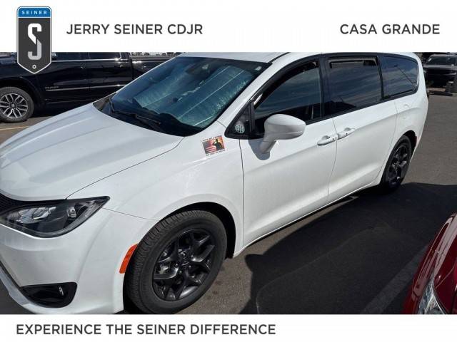 2019 Chrysler Pacifica Minivan Touring L Plus FWD photo