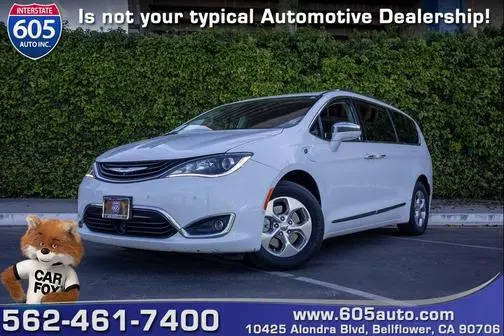 2018 Chrysler Pacifica Minivan Hybrid Limited FWD photo
