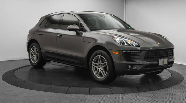 2018 Porsche Macan  AWD photo