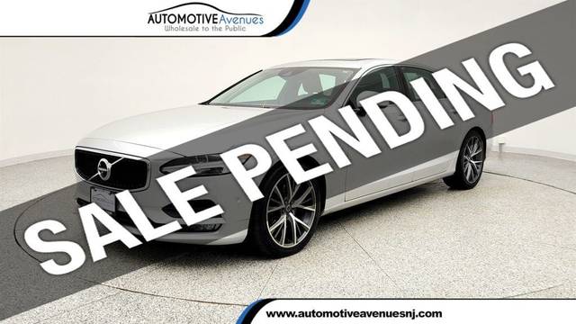 2018 Volvo S90 Momentum AWD photo