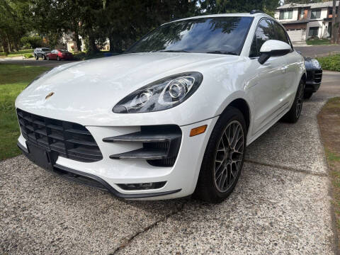 2018 Porsche Macan Turbo AWD photo