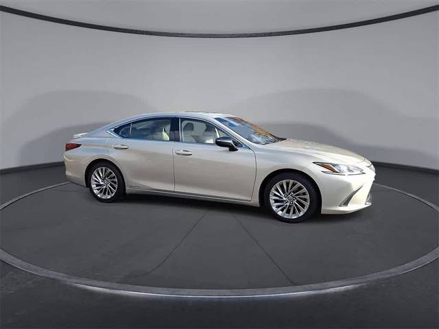 2019 Lexus ES ES 300h Luxury FWD photo