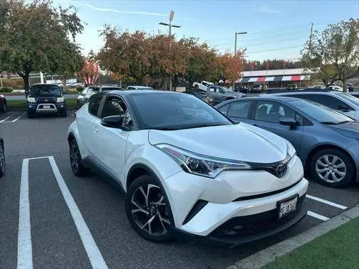 2019 Toyota C-HR XLE FWD photo