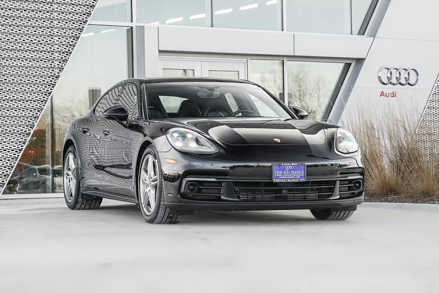 2018 Porsche Panamera 4 AWD photo