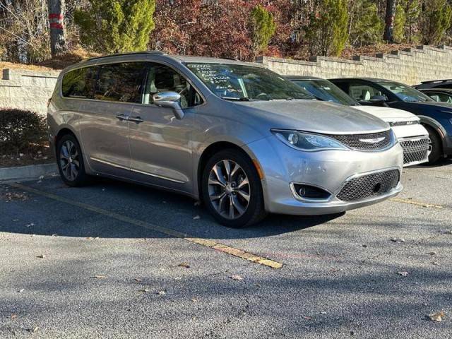 2019 Chrysler Pacifica Minivan Limited FWD photo