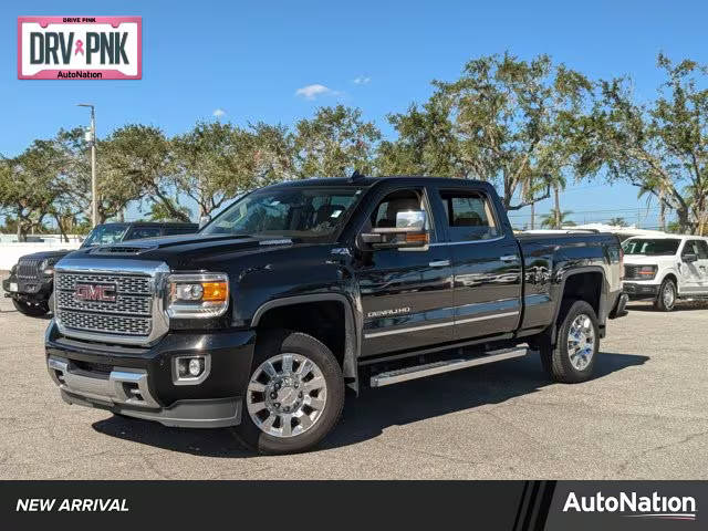 2019 GMC Sierra 2500HD Denali 4WD photo