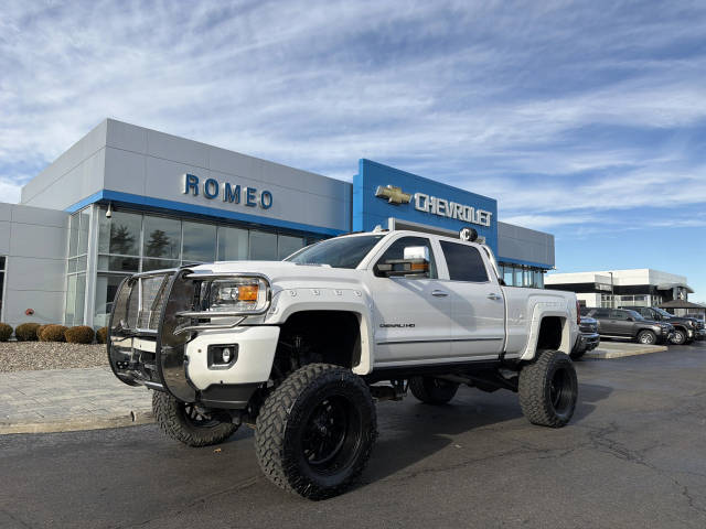 2019 GMC Sierra 2500HD Denali 4WD photo