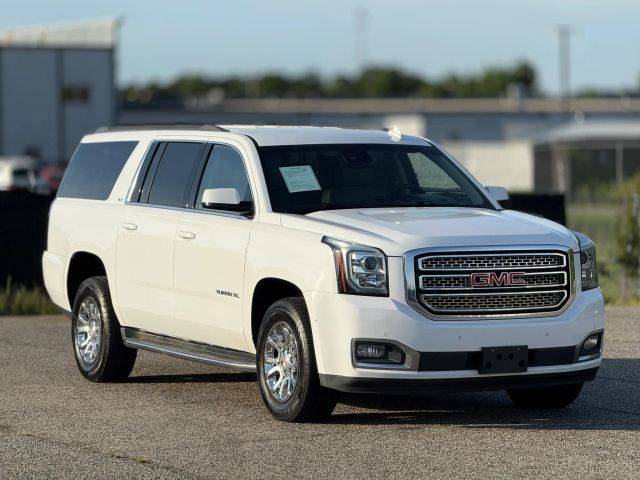 2017 GMC Yukon XL SLT 4WD photo