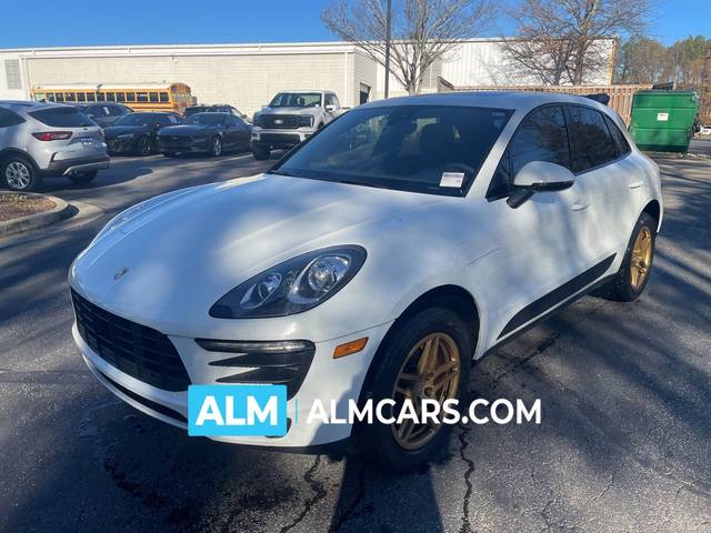 2018 Porsche Macan  AWD photo