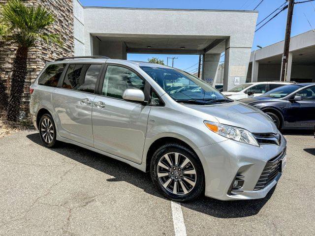 2019 Toyota Sienna XLE AWD photo