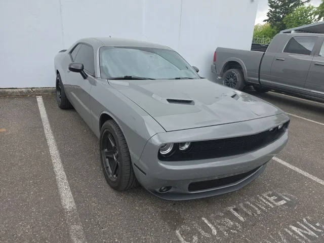 2019 Dodge Challenger SXT RWD photo