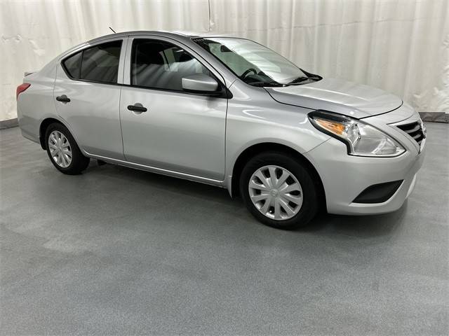 2019 Nissan Versa S Plus FWD photo