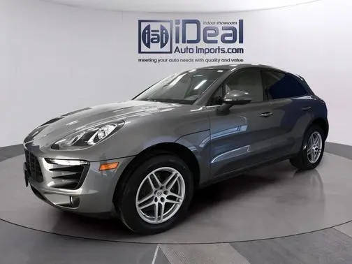 2018 Porsche Macan  AWD photo