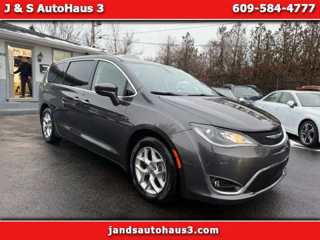 2019 Chrysler Pacifica Minivan Touring Plus FWD photo