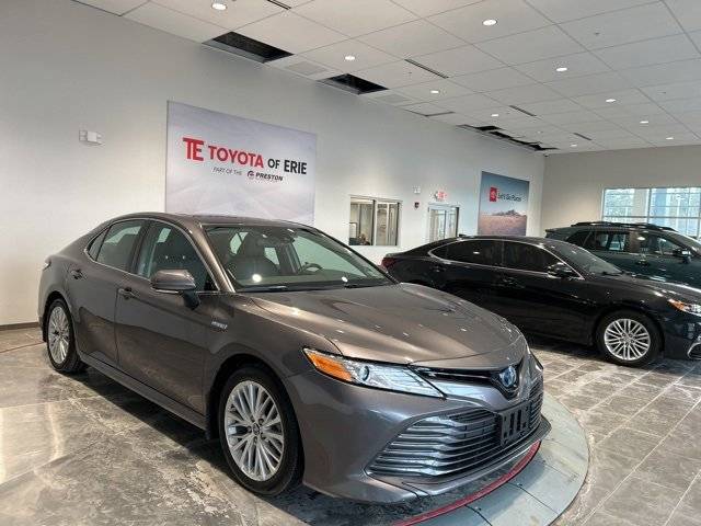 2019 Toyota Camry Hybrid XLE FWD photo
