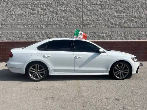 2018 Volkswagen Passat R-Line FWD photo