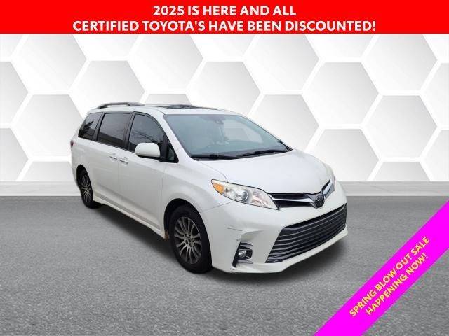 2019 Toyota Sienna XLE FWD photo