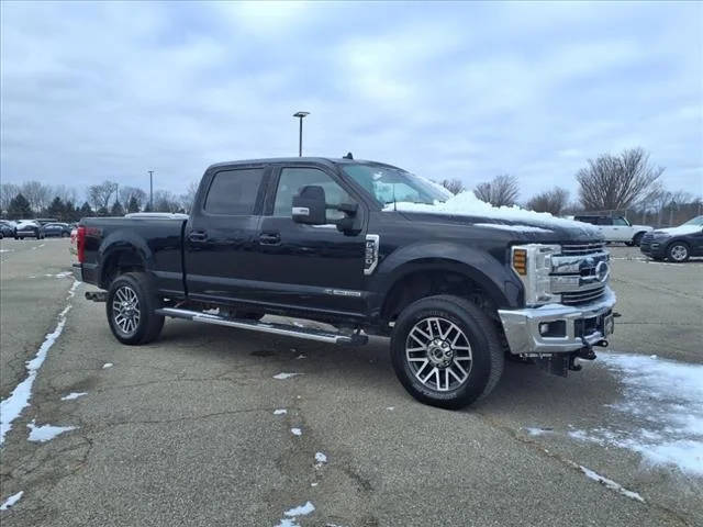 2019 Ford F-350 Super Duty LARIAT 4WD photo